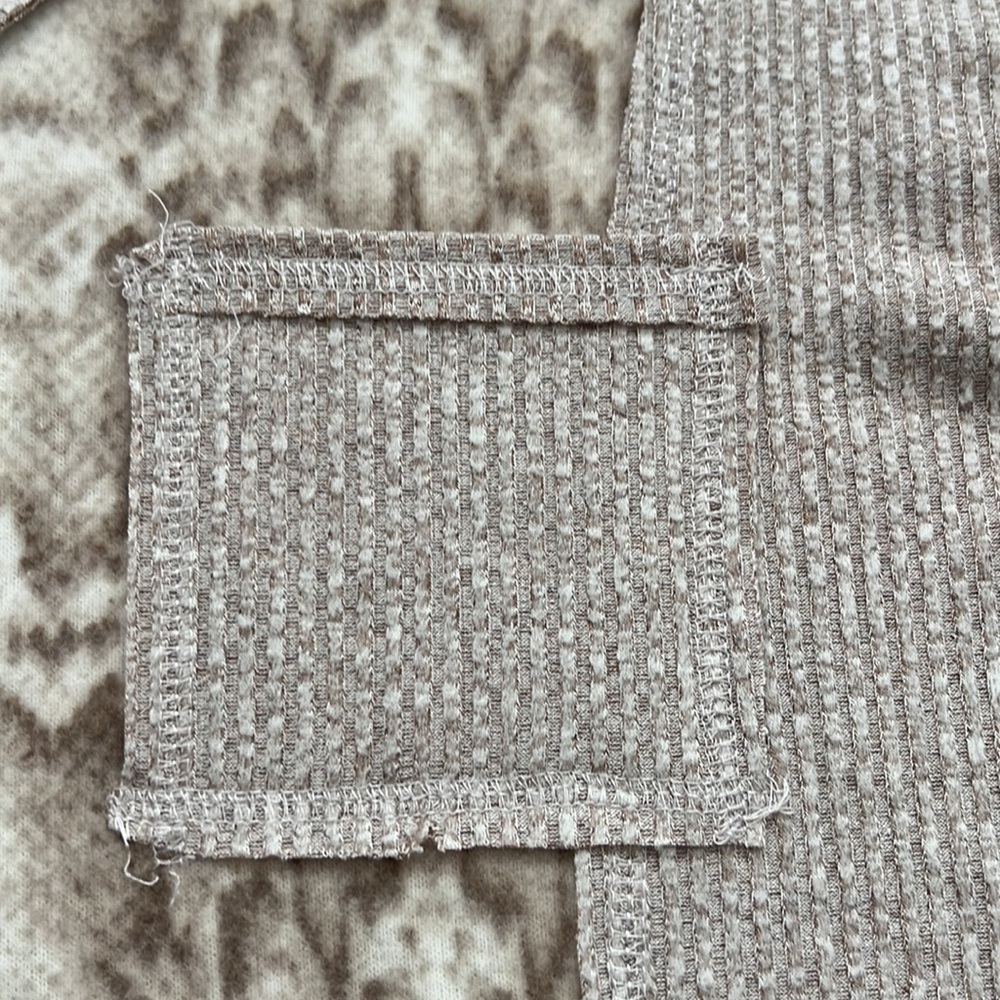 Fleece Snakeskin 🐍 Top - Picture 5 of 6